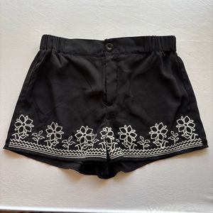 Black & White floral shorts | Small